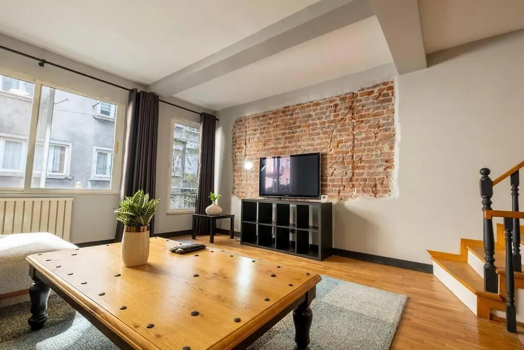 イスタンブールStylishly Decorated Fourlex Houseアパートメント