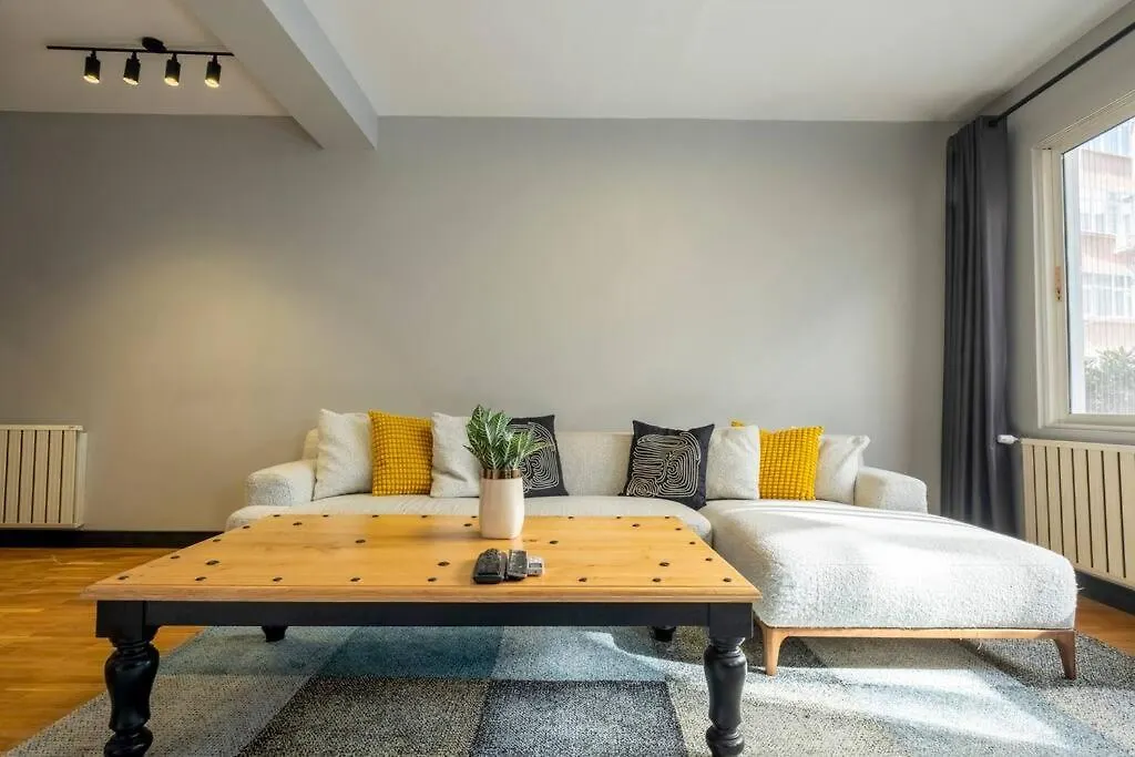 イスタンブールStylishly Decorated Fourlex Houseアパートメント
